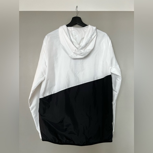 Russell Men’s Windbreaker - Picture 2 of 3